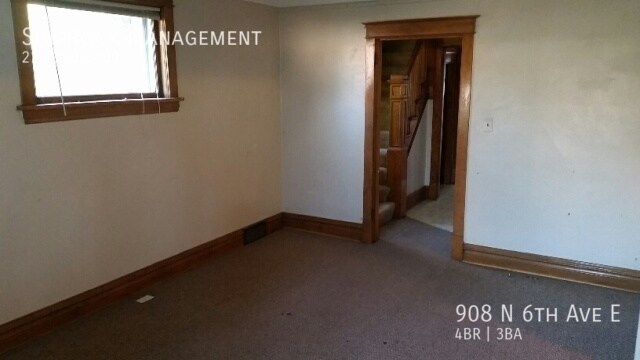 Foto del edificio - 908 North 6th Ave E