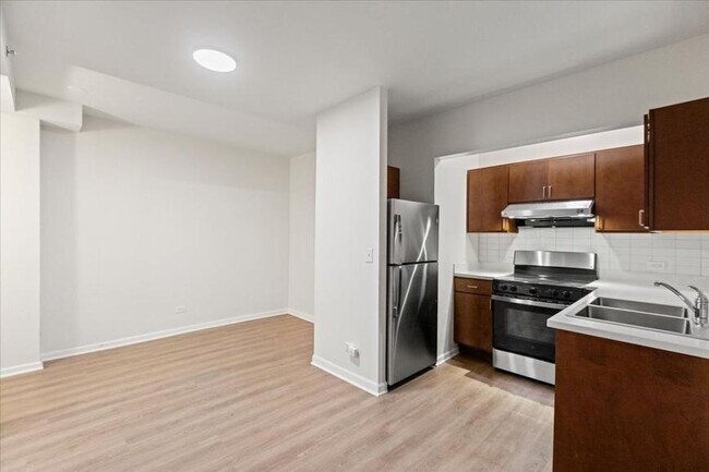 Building Photo - 0 bedroom in Chicago IL 60640