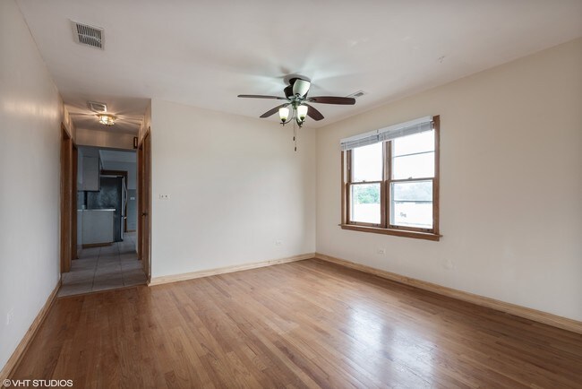 Building Photo - 8108 N Oriole Ave