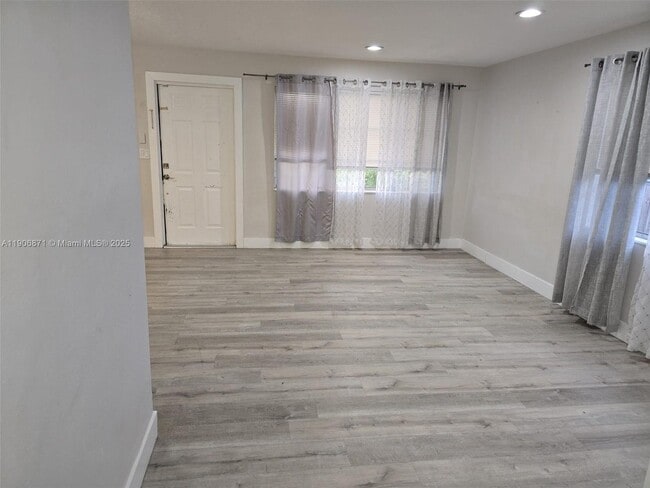 Foto del edificio - 5022 SW 93rd Ave