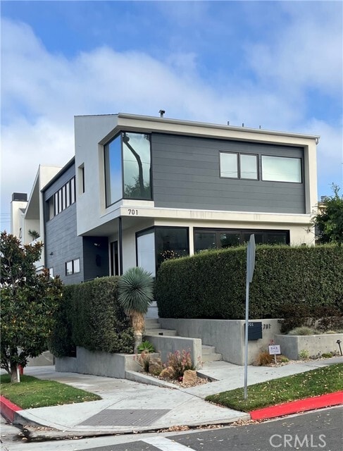 Building Photo - 701 Poppy Ave