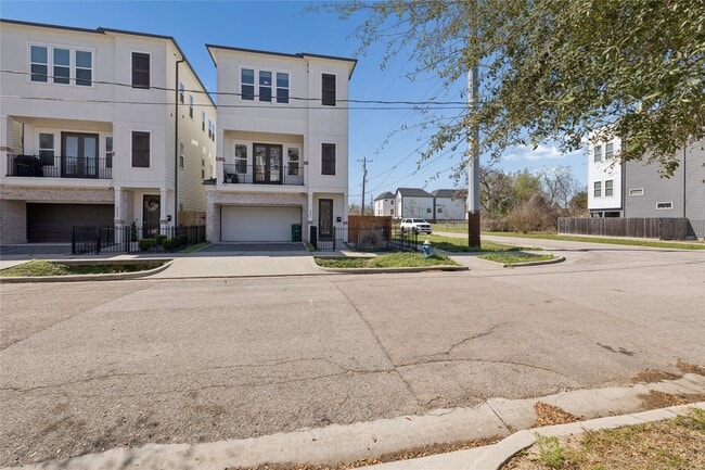 Building Photo - 2604 Mcilhenny St