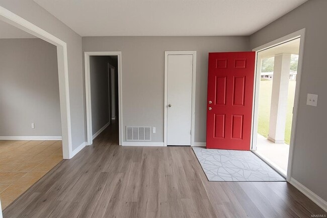 Building Photo - 749 St Martins Dr