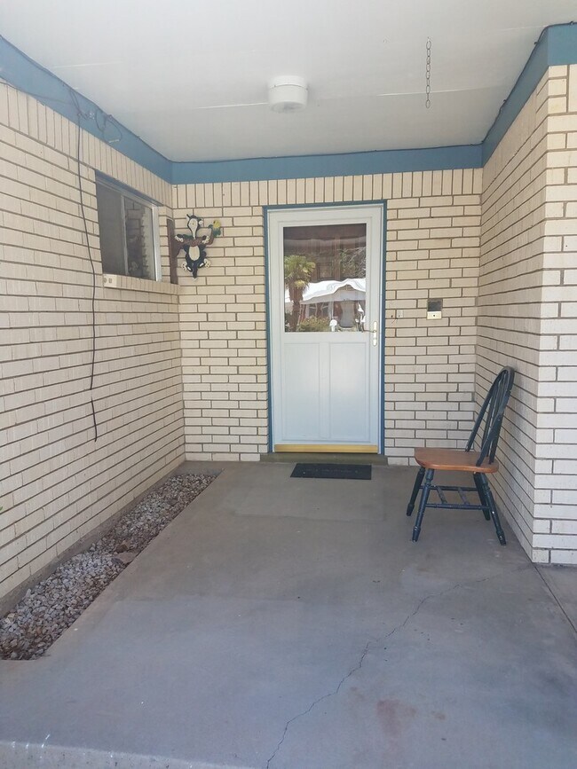 Building Photo - Beautifully Updated 3 Bedroom House ready for you to make it Home!