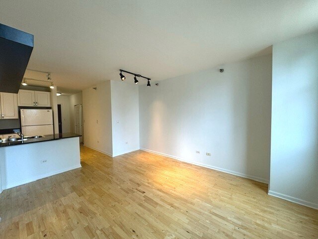 Foto del edificio - 1255 S State St