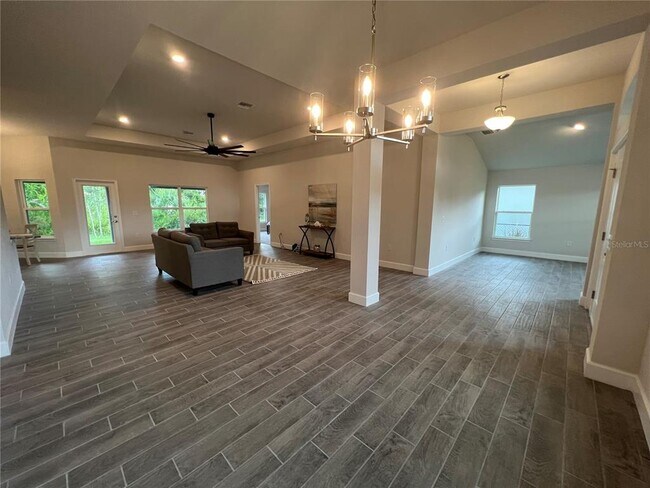 Foto del edificio - 27430 Deep Creek Blvd