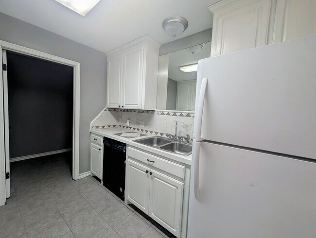 Foto del edificio - Coming Soon! 3/2