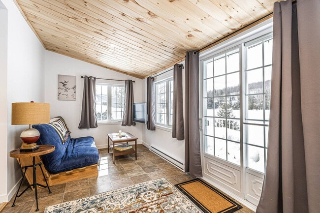 Building Photo - 68 Chem. du Lac Achigan