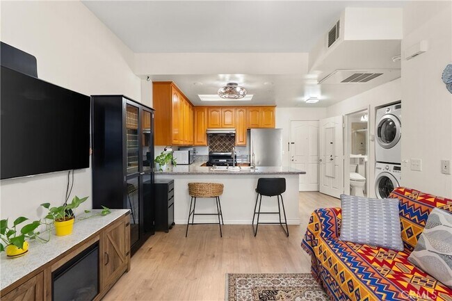 Foto del edificio - 17888 Alburtis Ave