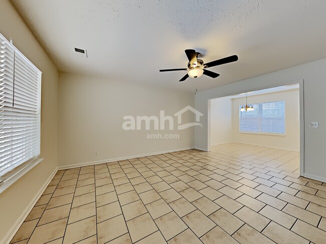 Foto del edificio - 1128 Eastwoods Dr