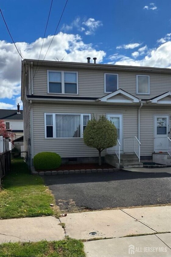 Foto principal - 72 Longfellow St