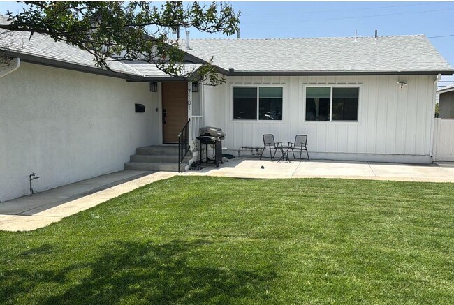 Foto del edificio - 7101 Sunnybrae Ave