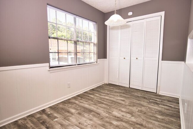 Building Photo - Beautiful Millbrook Home!
