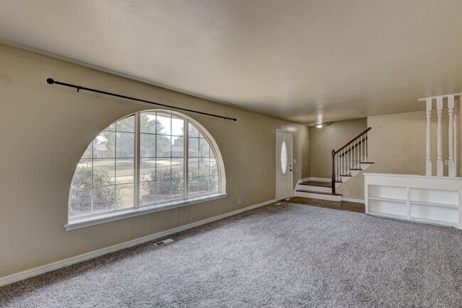 Building Photo - 4 bed,2 bath home in OKC