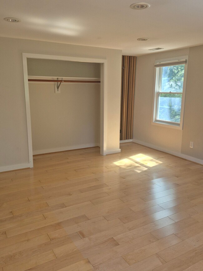 Foto del edificio - 9226 Fowler Ln
