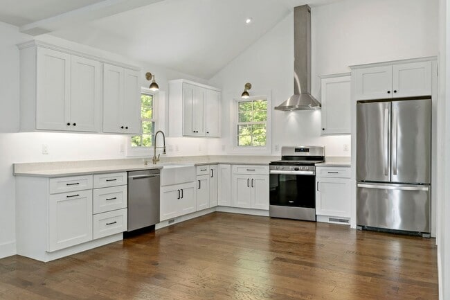 Building Photo - 3 Bedroom Single Family Home in Stonington...