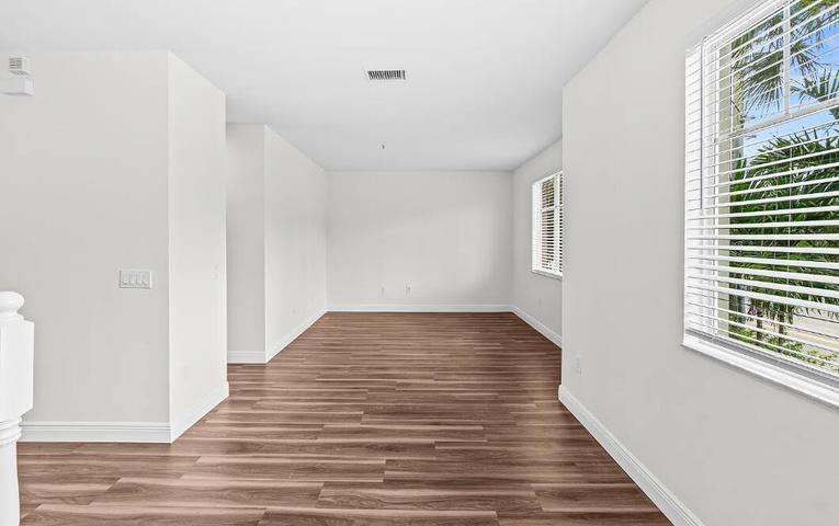 Building Photo - 536 NW 39th Cir