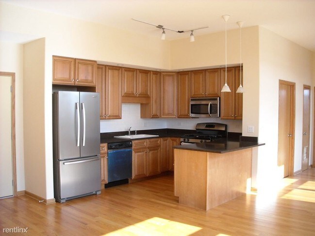 Building Photo - 2 br, 2 bath  - 5761 W Higgins Ave