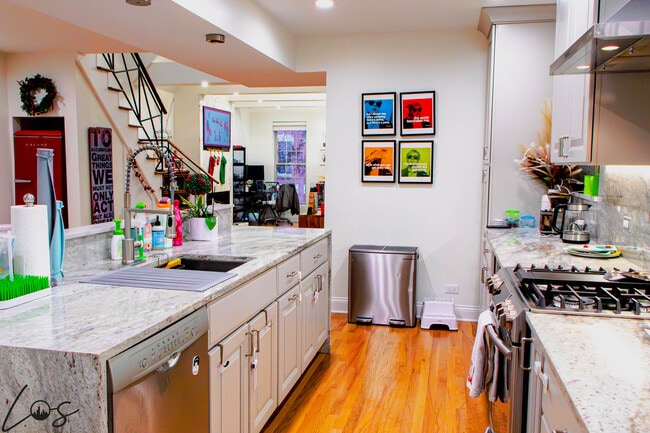 Foto del edificio - 1023 N Winchester Ave