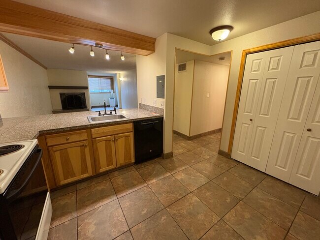 Kitchen view to living area - 805 29th St