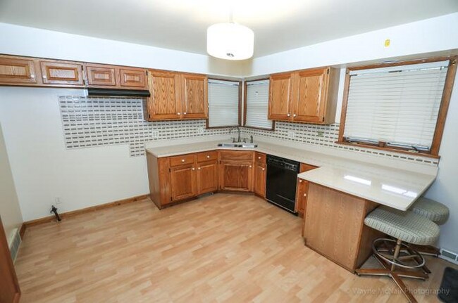 Building Photo - 122 Hobbs Ave