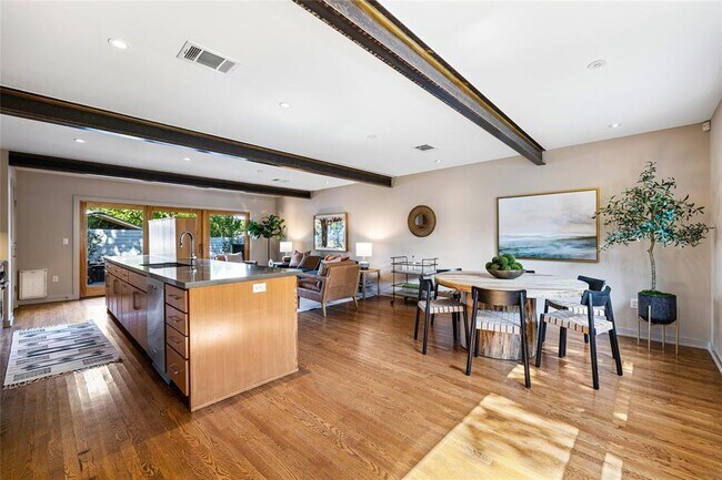 Building Photo - 1306 Bonham Terrace