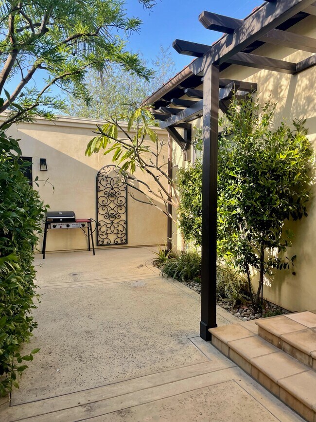 Foto del edificio - 242 Mira Mar Ave