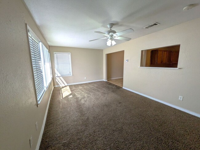 Building Photo - 3820 W Lynwood Dr