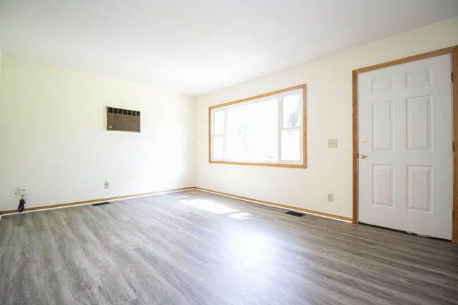 Building Photo - 1709 Raynor Dr