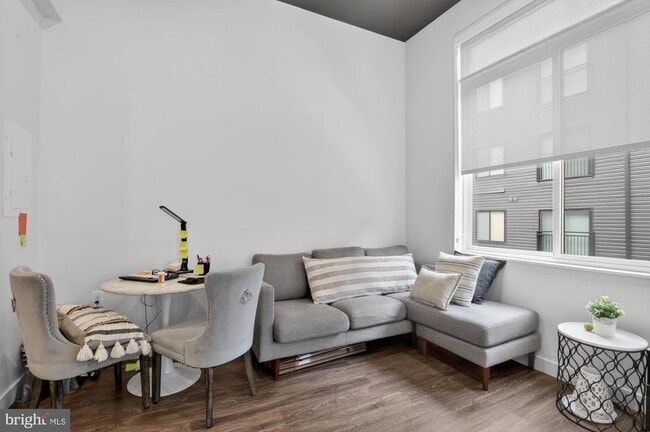 Building Photo - 525 N 41st St