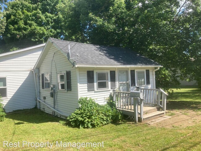 Building Photo - 2 br, 1 bath House - 137 Walnut Street