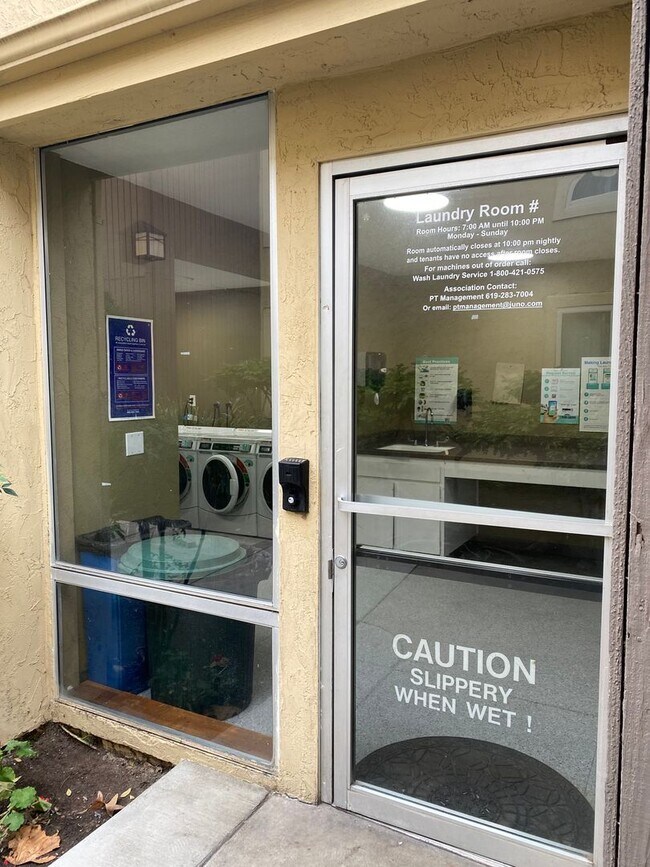 Foto del edificio - 2BD / 1BA Apartment with AC and parking in Mission Valley!