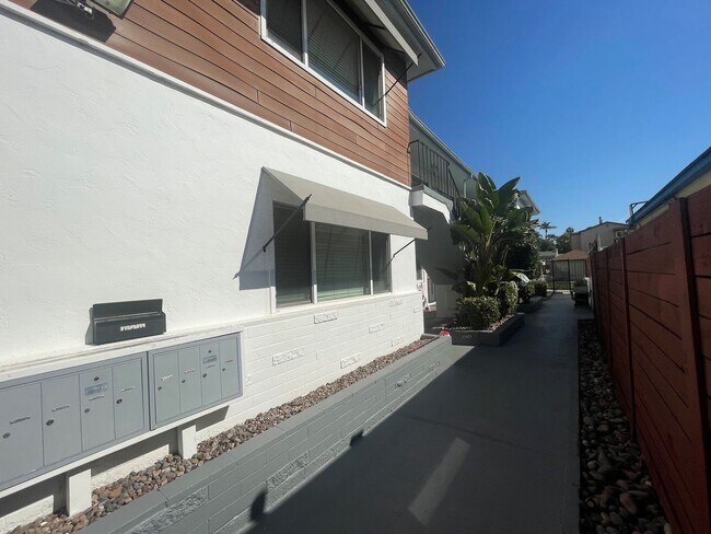 Foto del edificio - Talmadge 1 bedroom beauty!!  4459 1/2 52nd Street, San Diego CA 92115