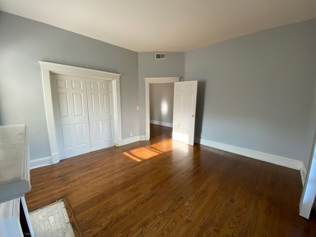 Building Photo - 214 E Ormsby Ave
