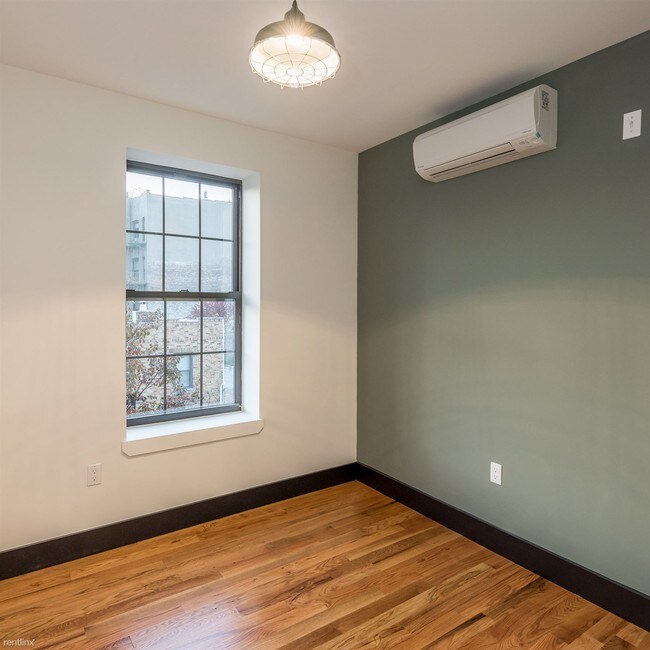 Building Photo - 769 Grand St
