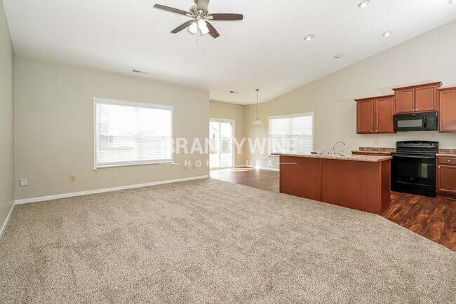 Foto del edificio - NEW LOWER RENTAL RATE LEASING SPECIAL: Rec...