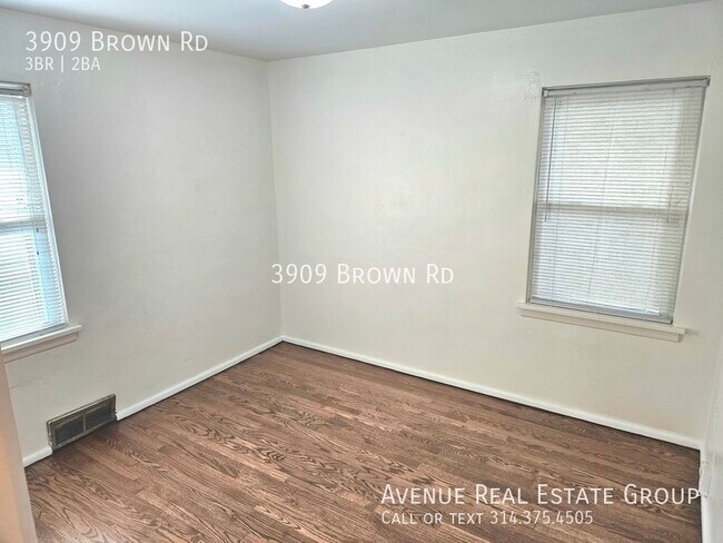 Foto del edificio - Just Listed! - 3909 Brown Rd