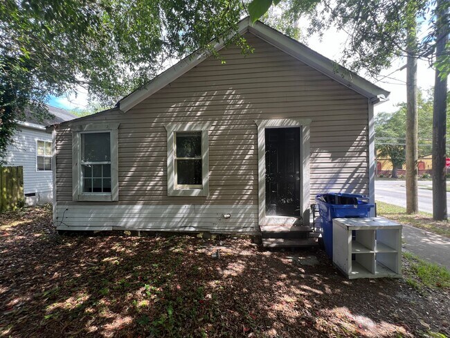 Foto del edificio - 3 Bedroom/1 Bath House - Downtown WILM!