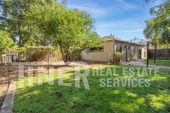 Foto del edificio - Beautiful Woodlake 3 Bedroom Home