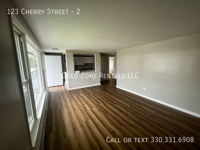 Building Photo - 123 Cherry St