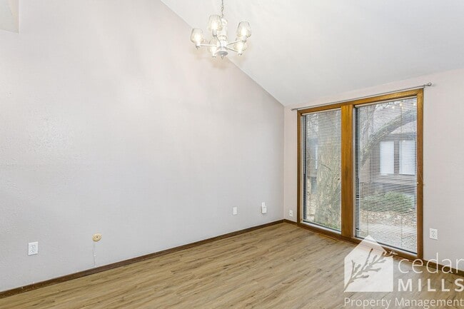 Building Photo - UPDATED 2 bedroom condo near Maize and Pawnee-Short Term Lease Option!