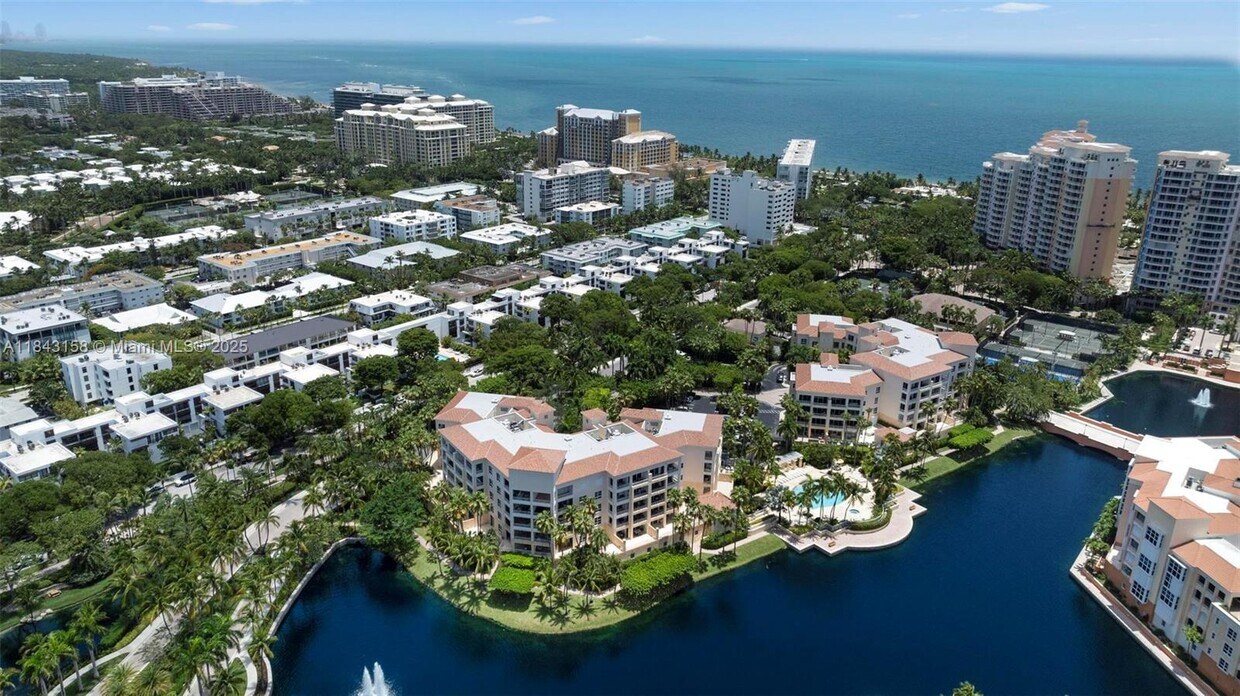 Foto principal - 703 Crandon Blvd