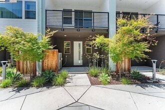 Building Photo - 5753 Vibrant Loop