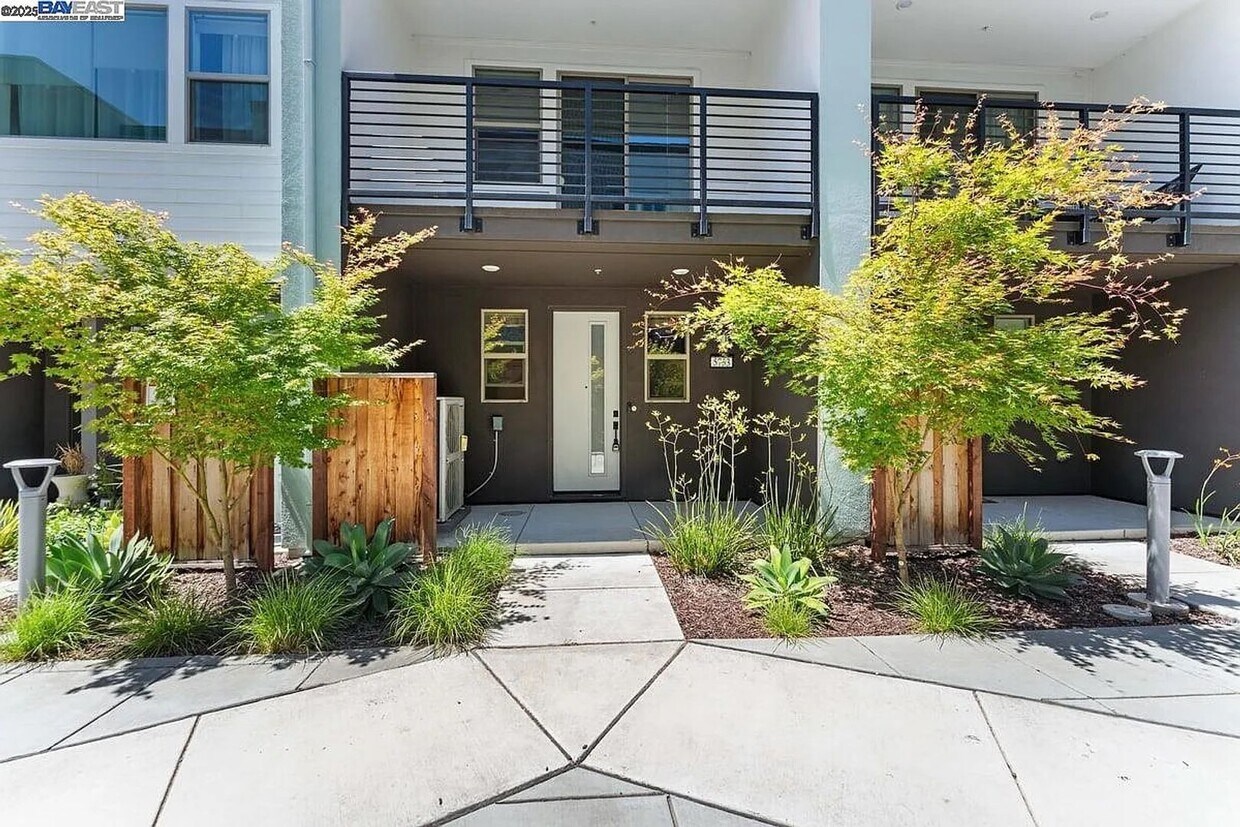 Foto principal - Beautiful Recently Built 2 Bedroom 2.5 Bat...