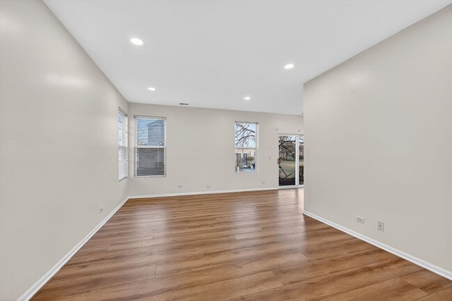 Building Photo - 708 Meadowridge Dr