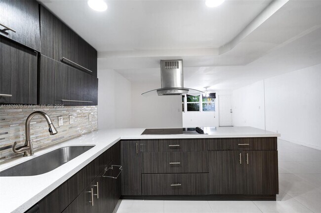 Building Photo - 20350 W Country Club Dr