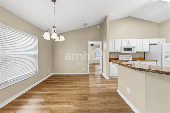 Foto del edificio - 660 Winding Lake Dr