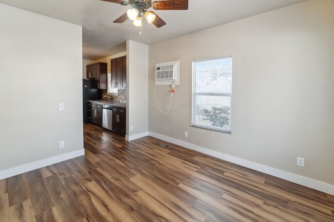 Building Photo - 2 Bed 1 Bath Single Family Home on The Nor...