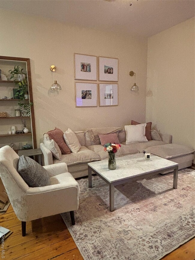 Building Photo - 265 Main St