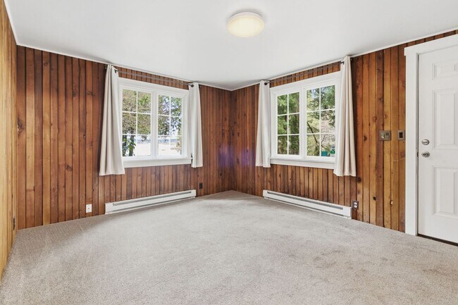 Building Photo - Scandia Water View Cottage